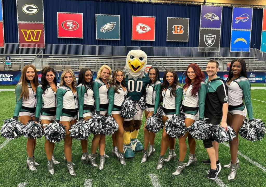 Philadelphia Eagles - Maskottchen + Cheerleaders - Fanship Football